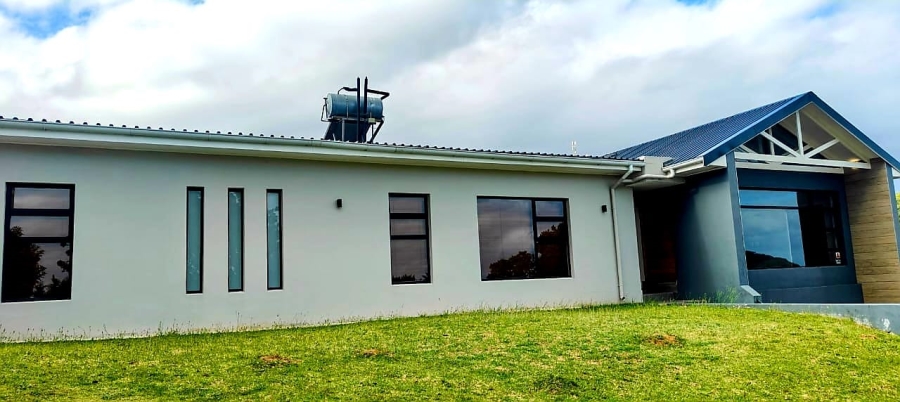 4 Bedroom Property for Sale in Blue Bend Eastern Cape